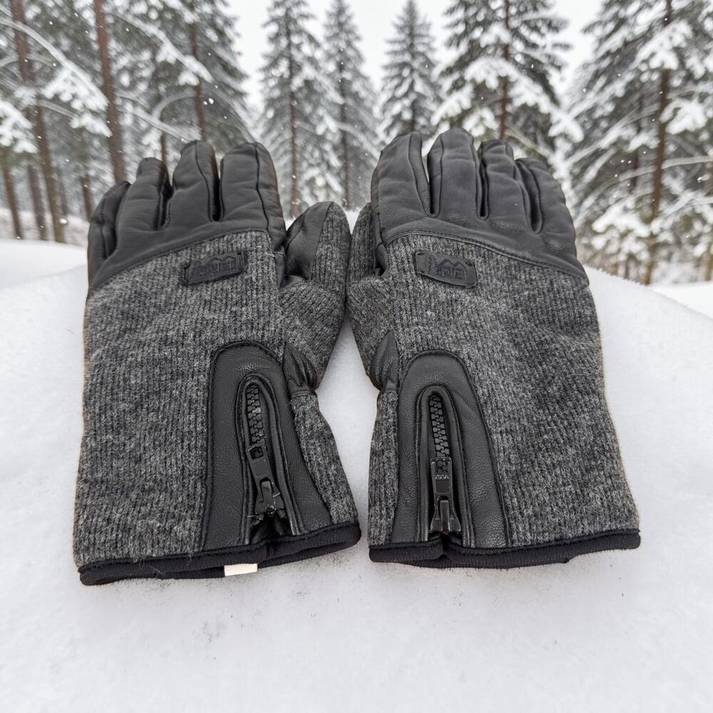 REI winter gloves men's M vegan leather knit insulated zipper key pocket black